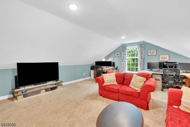 3 Aspen Dr, Chester Boro, NJ 07930