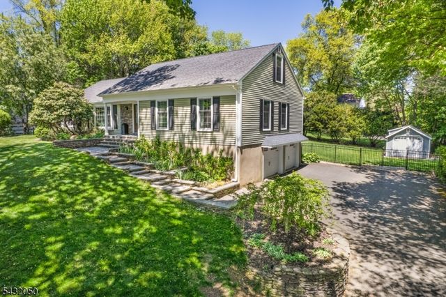 3 Aspen Dr, Chester Boro, NJ 07930