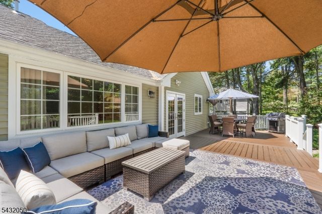 3 Aspen Dr, Chester Boro, NJ 07930