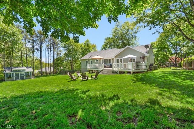 3 Aspen Dr, Chester Boro, NJ 07930