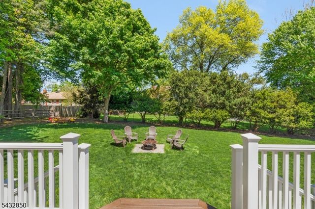 3 Aspen Dr, Chester Boro, NJ 07930