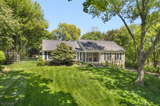 3 Aspen Dr, Chester Boro, NJ 07930
