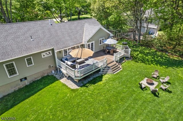 3 Aspen Dr, Chester Boro, NJ 07930