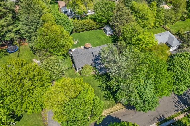 3 Aspen Dr, Chester Boro, NJ 07930