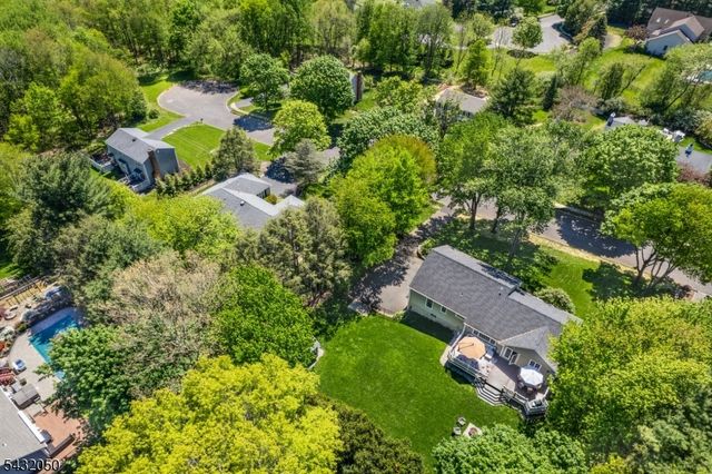3 Aspen Dr, Chester Boro, NJ 07930
