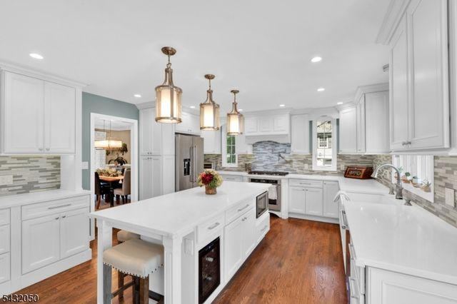 3 Aspen Dr, Chester Boro, NJ 07930