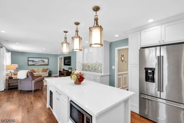 3 Aspen Dr, Chester Boro, NJ 07930
