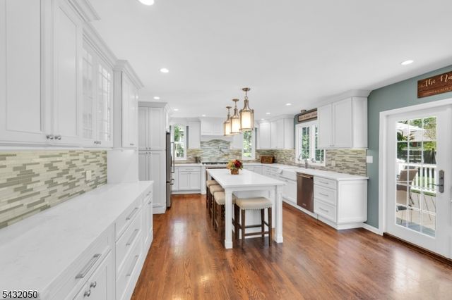 3 Aspen Dr, Chester Boro, NJ 07930