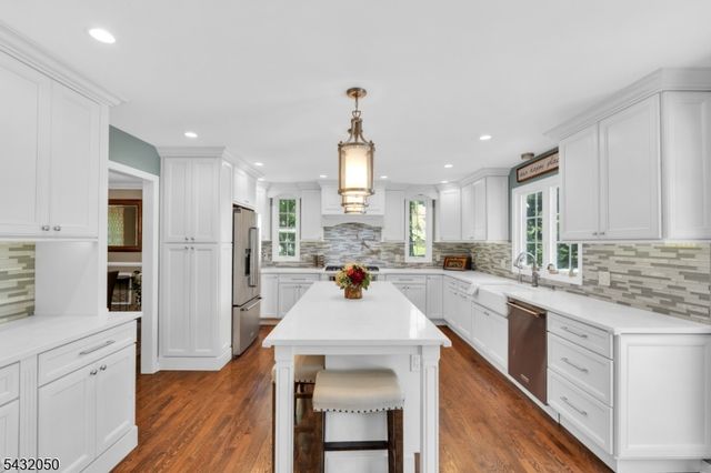 3 Aspen Dr, Chester Boro, NJ 07930