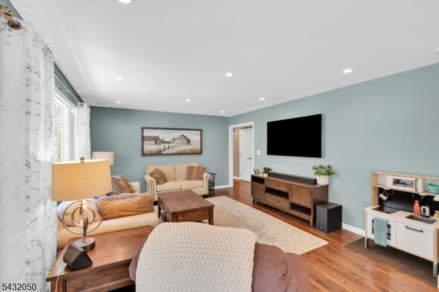 3 Aspen Dr, Chester Boro, NJ 07930