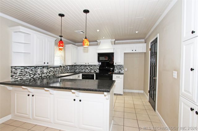 10261 N 3990 Road, Dewey, OK 74029