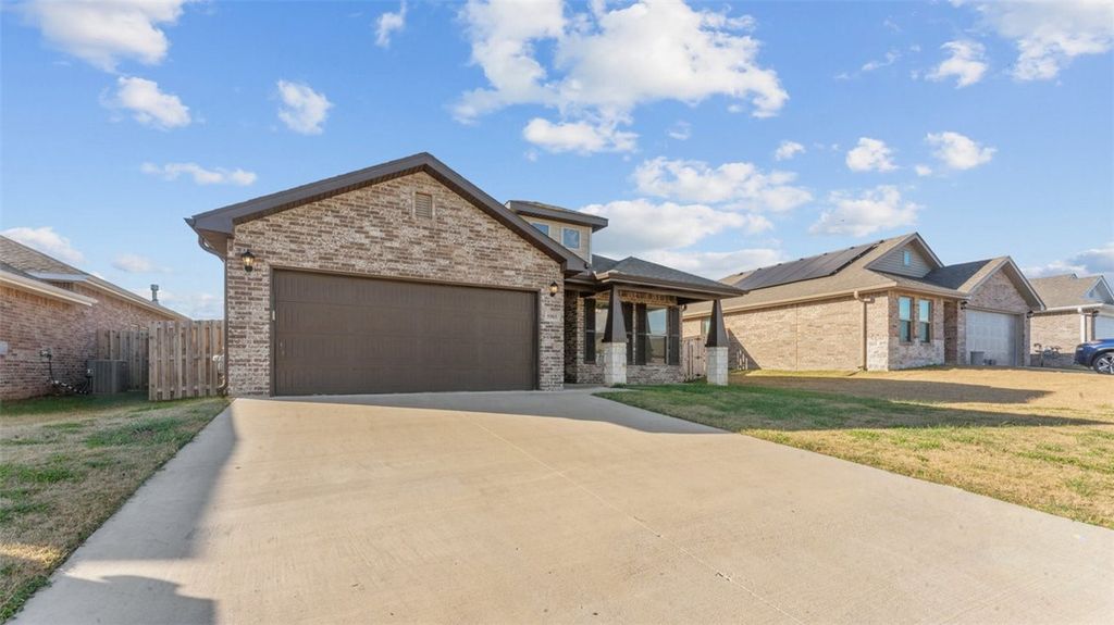 5903 NW Hoover Street, Bentonville, AR 72713