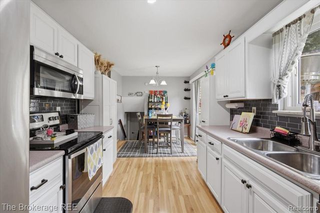 1448 Greenview Drive, Grand Blanc, MI 48439