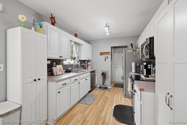 1448 Greenview Drive, Grand Blanc, MI 48439