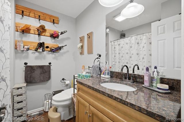 1448 Greenview Drive, Grand Blanc, MI 48439