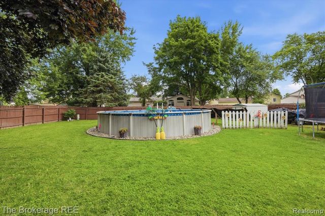 1448 Greenview Drive, Grand Blanc, MI 48439