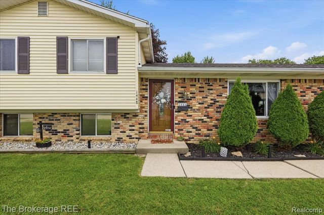 1448 Greenview Drive, Grand Blanc, MI 48439