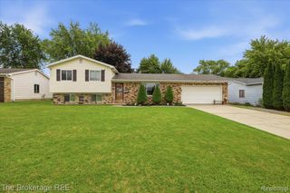 1448 Greenview Drive, Grand Blanc, MI 48439