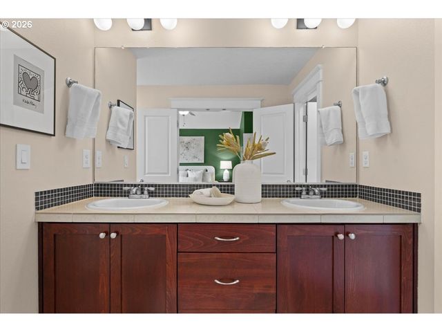 9327 N Ivanhoe St, Portland, OR 97203