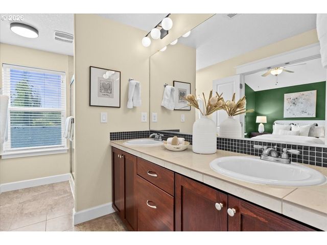 9327 N Ivanhoe St, Portland, OR 97203