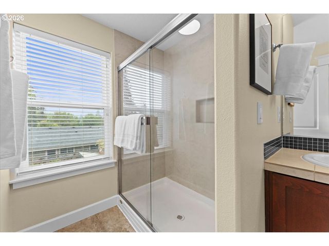 9327 N Ivanhoe St, Portland, OR 97203