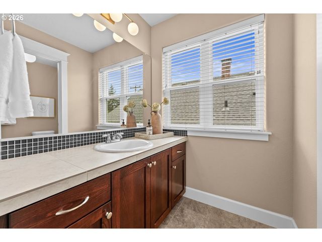 9327 N Ivanhoe St, Portland, OR 97203