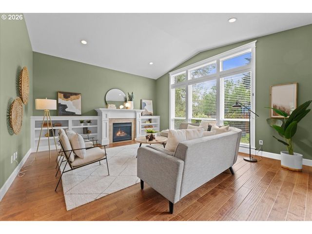 9327 N Ivanhoe St, Portland, OR 97203