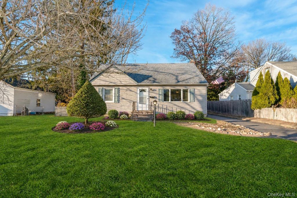 116 E 13th Street, Huntington Station, NY 11746
