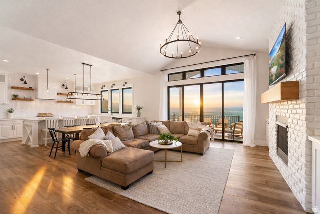 851 E MOUNTAIN RD, North Ogden, UT 84414