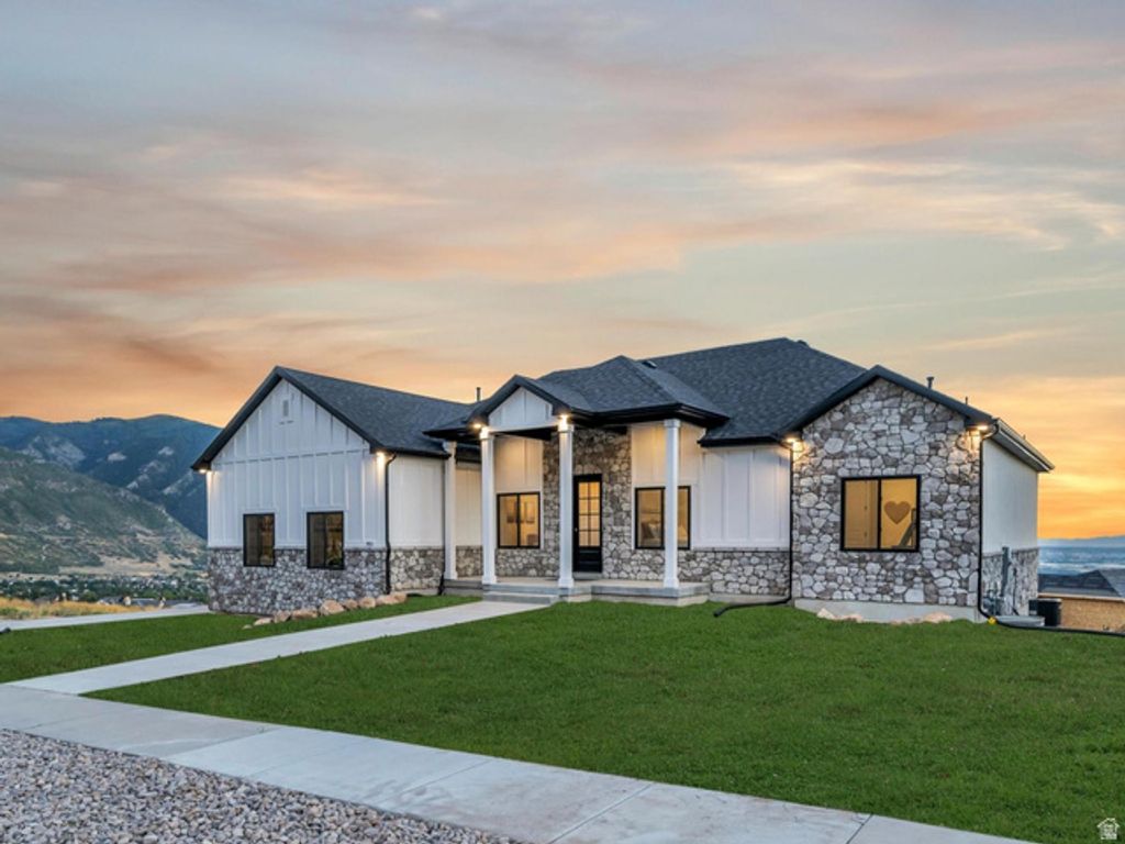 Image 2 of property listing at 851 E MOUNTAIN RD, North Ogden, UT 84414