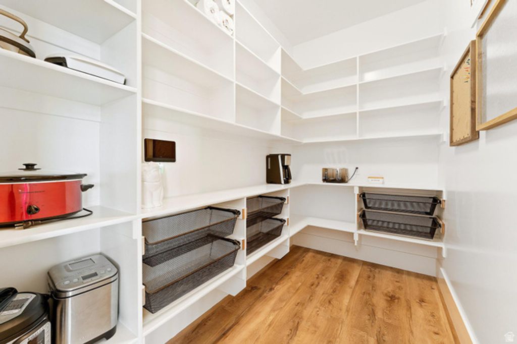 Image 20 of property listing at 851 E MOUNTAIN RD, North Ogden, UT 84414