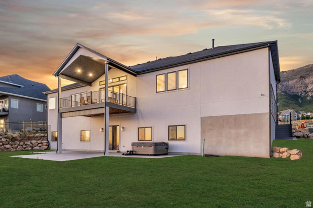 Image 5 of property listing at 851 E MOUNTAIN RD, North Ogden, UT 84414