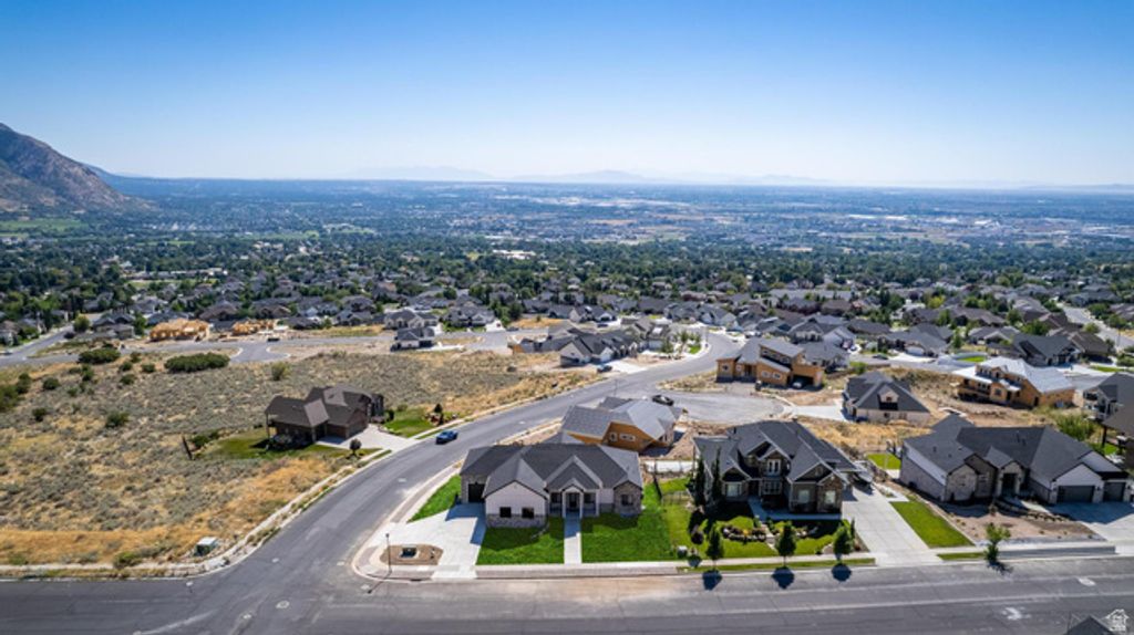 Image 7 of property listing at 851 E MOUNTAIN RD, North Ogden, UT 84414