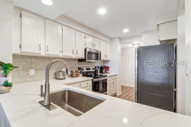 21 Ocean Ln Apt 401, Hilton Head Island, SC 29928
