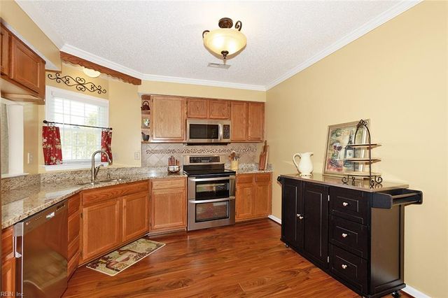 100 Rhetts RN, Yorktown, VA 23692
