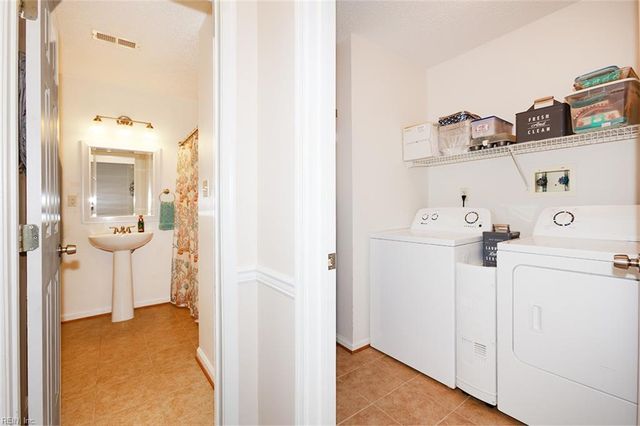 100 Rhetts RN, Yorktown, VA 23692