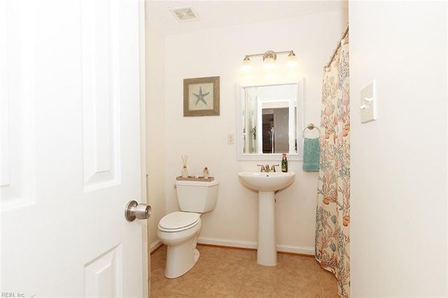100 Rhetts RN, Yorktown, VA 23692