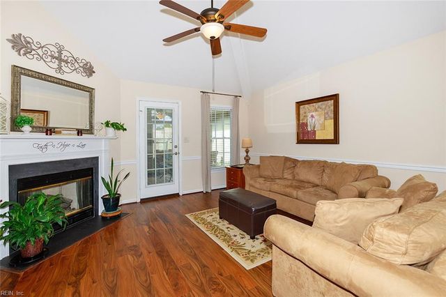 100 Rhetts RN, Yorktown, VA 23692