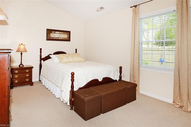 100 Rhetts RN, Yorktown, VA 23692