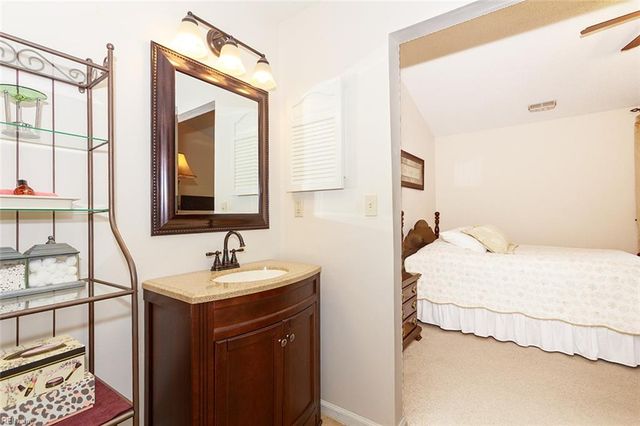 100 Rhetts RN, Yorktown, VA 23692