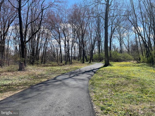 408 CHESTERFIELD DR, Downingtown, PA 19335