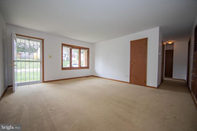 408 CHESTERFIELD DR, Downingtown, PA 19335