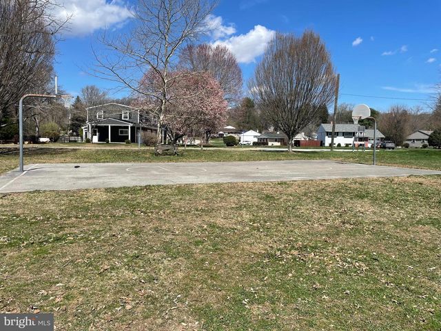 408 CHESTERFIELD DR, Downingtown, PA 19335