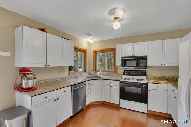 17 Eileen Lane, Enfield, CT 06082