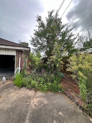 2315 Willow Lake Drive, Houston, TX 77077