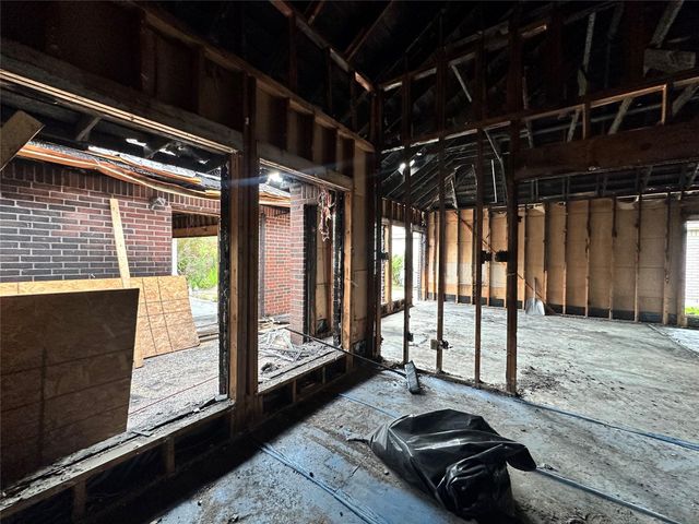 2315 Willow Lake Drive, Houston, TX 77077