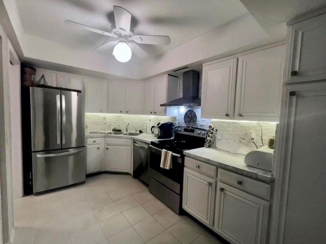 2425 Presidential Way 806, West Palm Beach, FL 33401