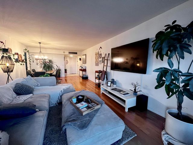 2425 Presidential Way 806, West Palm Beach, FL 33401