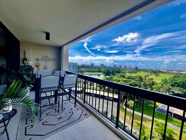 2425 Presidential Way 806, West Palm Beach, FL 33401