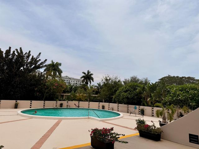 2425 Presidential Way 806, West Palm Beach, FL 33401